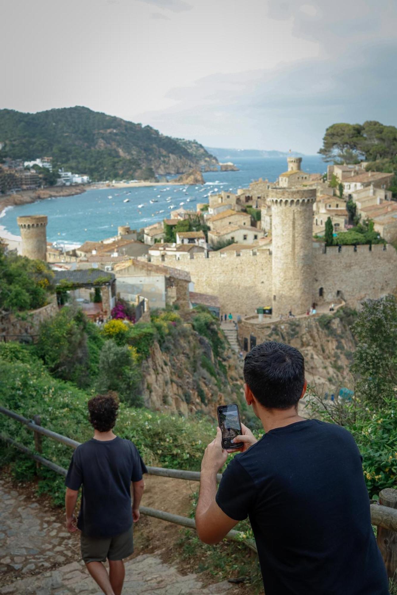 Mana Mana Youth Hostel Tossa de Mar Buitenkant foto